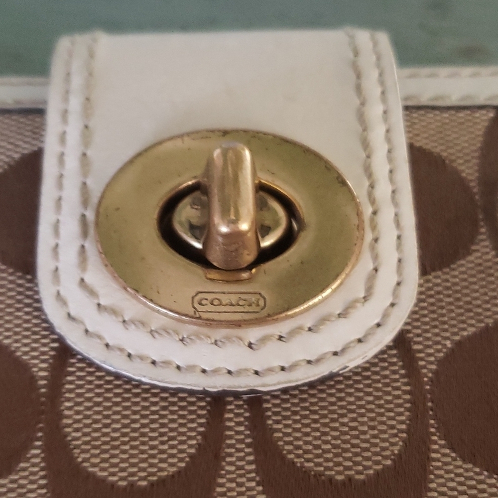 Coach Monogram Twist Lock Clutch Wallet - Picture 2 of 8